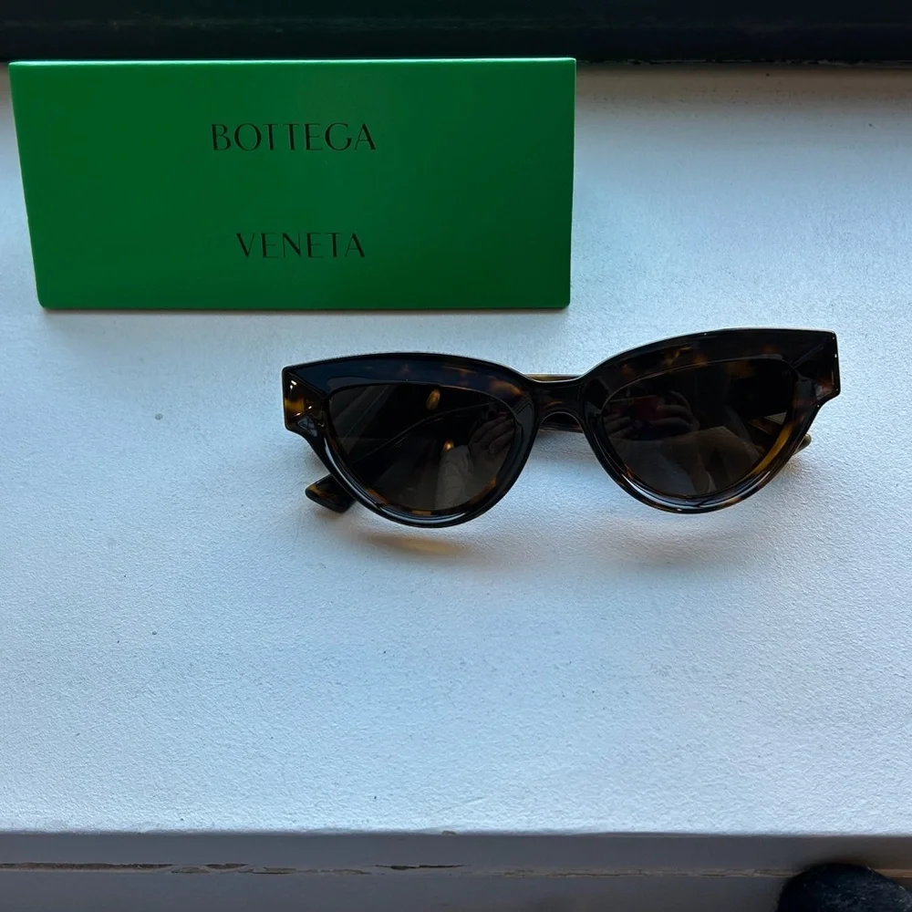 Bottega Veneta Eyewear Sharp Cat Eye BV1249S Sunglasses - Picture 4 of 11